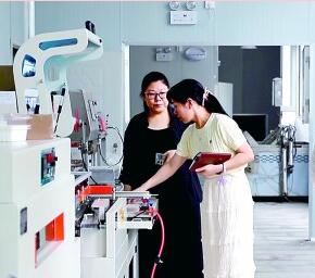 打造服務(wù)連心橋 教育咨詢服務(wù)的核心價值與實踐路徑